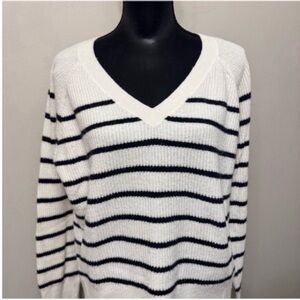 Old Navy Women’s White and Navy Striped V-Neck Sweater M